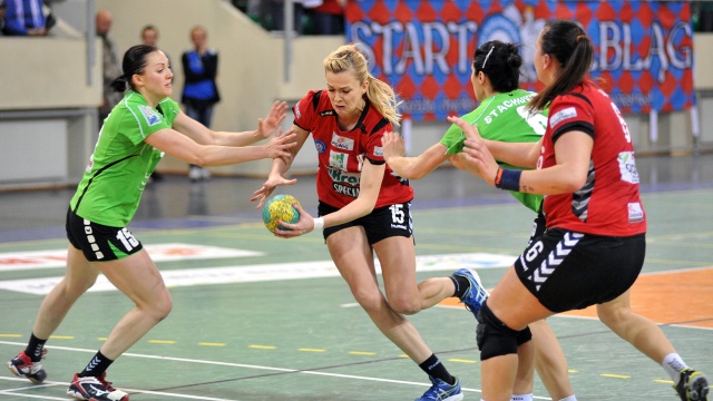 W środę szczecinianki przegrały w Elblągu ze Startem 20:24 w trzecim meczu o trzecie miejsce w Superlidze. Fot. Adrian Sajko/info.elblag.pl Baltica przegrała w Elblągu. Walka o brąz trwa [ZDJĘCIA, WIDEO]