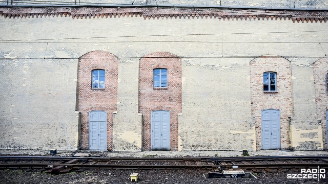 Szpetota i fuszerka - w takich słowach szczecinianie oceniają remont muru oporowego na Dworcu Szczecin Główny. Fot. Jarosław Gaszyński [Radio Szczecin] Architektoniczny koszmar na Dworcu Głównym w Szczecinie [ZDJĘCIA, WIDEO]