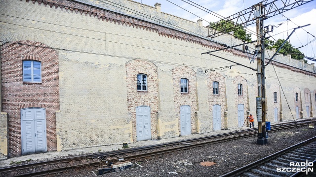 Szpetota i fuszerka - w takich słowach szczecinianie oceniają remont muru oporowego na Dworcu Szczecin Główny. Fot. Jarosław Gaszyński [Radio Szczecin] Architektoniczny koszmar na Dworcu Głównym w Szczecinie [ZDJĘCIA, WIDEO]