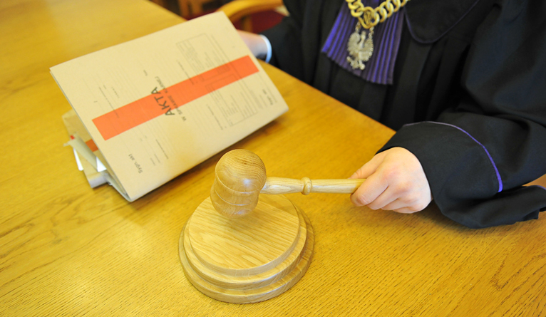 Kolejna osoba z zarzutami w sprawie zagubionych przez wojsko min pod Szczecinem. Jak przekazał nam prok. płk Bartosz Okoniewski z Prokuratury Okręgowej w Poznaniu - podejrzany to podoficer ze Składu Materiałowego Mosty. Usłyszał zarzut samowolnego zadysponowania środkami walki.