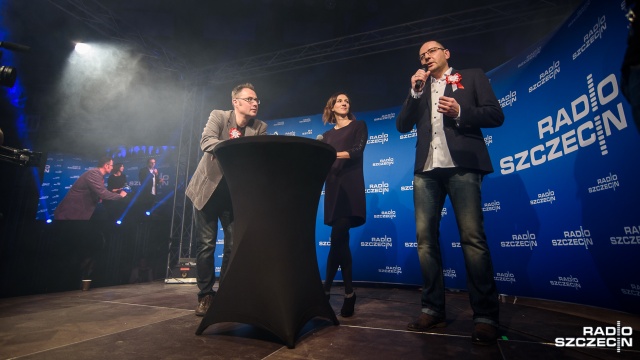Koncert z okazji "siedemdziesiątki" Radia Szczecin wystartował po godzinie 17. Fot. Konrad Nowak [Radio Szczecin] "Takiej imprezy jeszcze nie było. Najlepsza 70-tka na świecie" [WIDEO, DUŻO ZDJĘĆ]