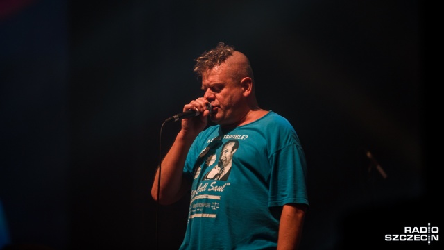 Na deser pozostał Kazik Staszewski z zespołem Kult. Fot. Konrad Nowak [Radio Szczecin] "Takiej imprezy jeszcze nie było. Najlepsza 70-tka na świecie" [WIDEO, DUŻO ZDJĘĆ]