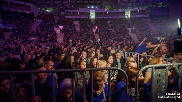 Grubson na scenie, a w Azoty Arenie blisko pięciotysięczna publiczność. Fot. Konrad Nowak [Radio Szczecin] "Takiej imprezy jeszcze nie było. Najlepsza 70-tka na świecie" [WIDEO, DUŻO ZDJĘĆ]