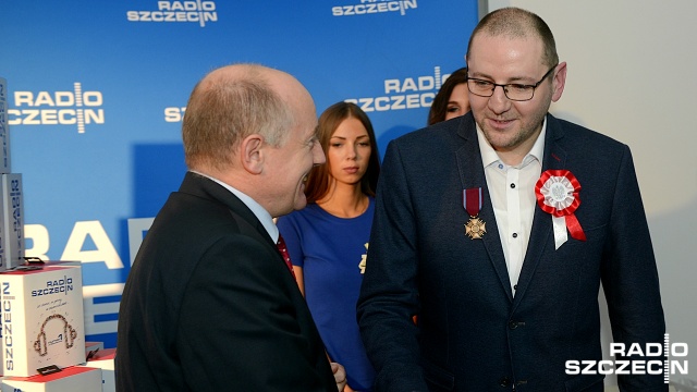 Redaktor naczelny Radia Szczecin Tomasz Chaciński. Fot. Jarosław Gaszyński [Radio Szczecin] "To uzależnienie i praca zespołowa". Odznaczenia dla radiowców [WIDEO, ZDJĘCIA]