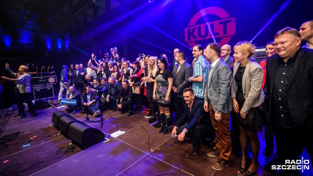 Na scenie ekipa Radia Szczecin. Fot. Konrad Nowak [Radio Szczecin] Urodzinowe selfie ze słuchaczami [ZDJĘCIA]