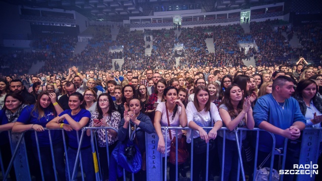 Na scenie ekipa Radia Szczecin. Fot. Konrad Nowak [Radio Szczecin] Urodzinowe selfie ze słuchaczami [ZDJĘCIA]