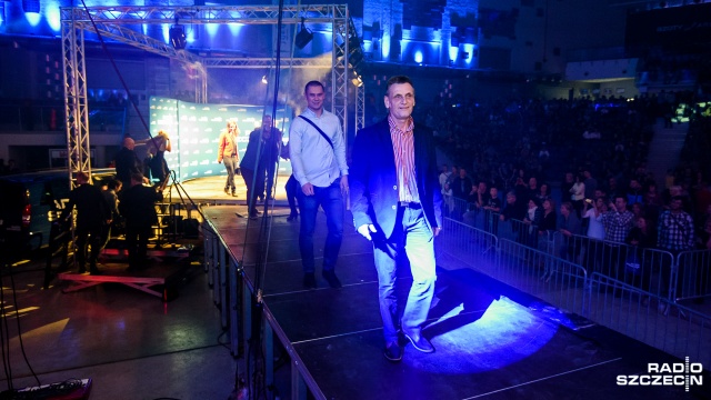 Na scenie ekipa Radia Szczecin. Fot. Konrad Nowak [Radio Szczecin] Urodzinowe selfie ze słuchaczami [ZDJĘCIA]