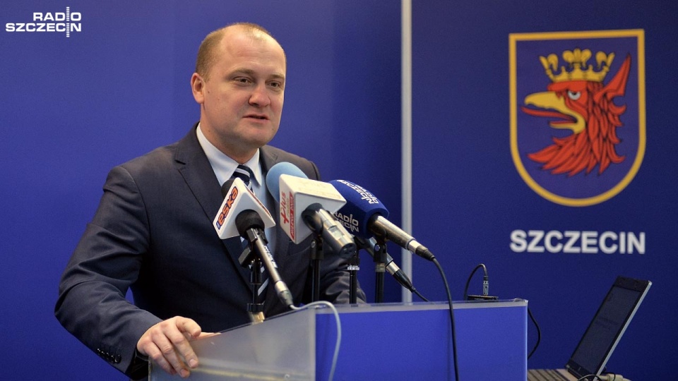 Prezydent Szczecina Piotr Krzystek podsumowuje pierwszy rok urzędowania. Fot. Łukasz Szełemej [Radio Szczecin]