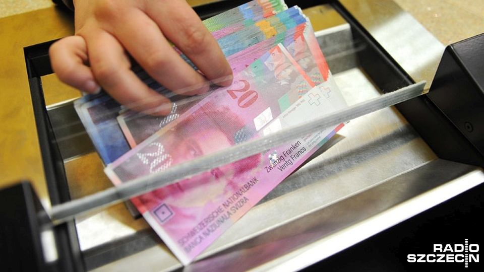 Sprawa tzw. frankowiczów nadal bez rozstrzygnięcia. Pomimo wielogodzinnych obrad Izba Cywilna Sądu Najwyższego nie podjęła decyzji, a powodem ma być konflikt w Sądzie Najwyższym pomiędzy tak zwanymi starymi i nowymi sędziami związany z reformą sądownictwa.