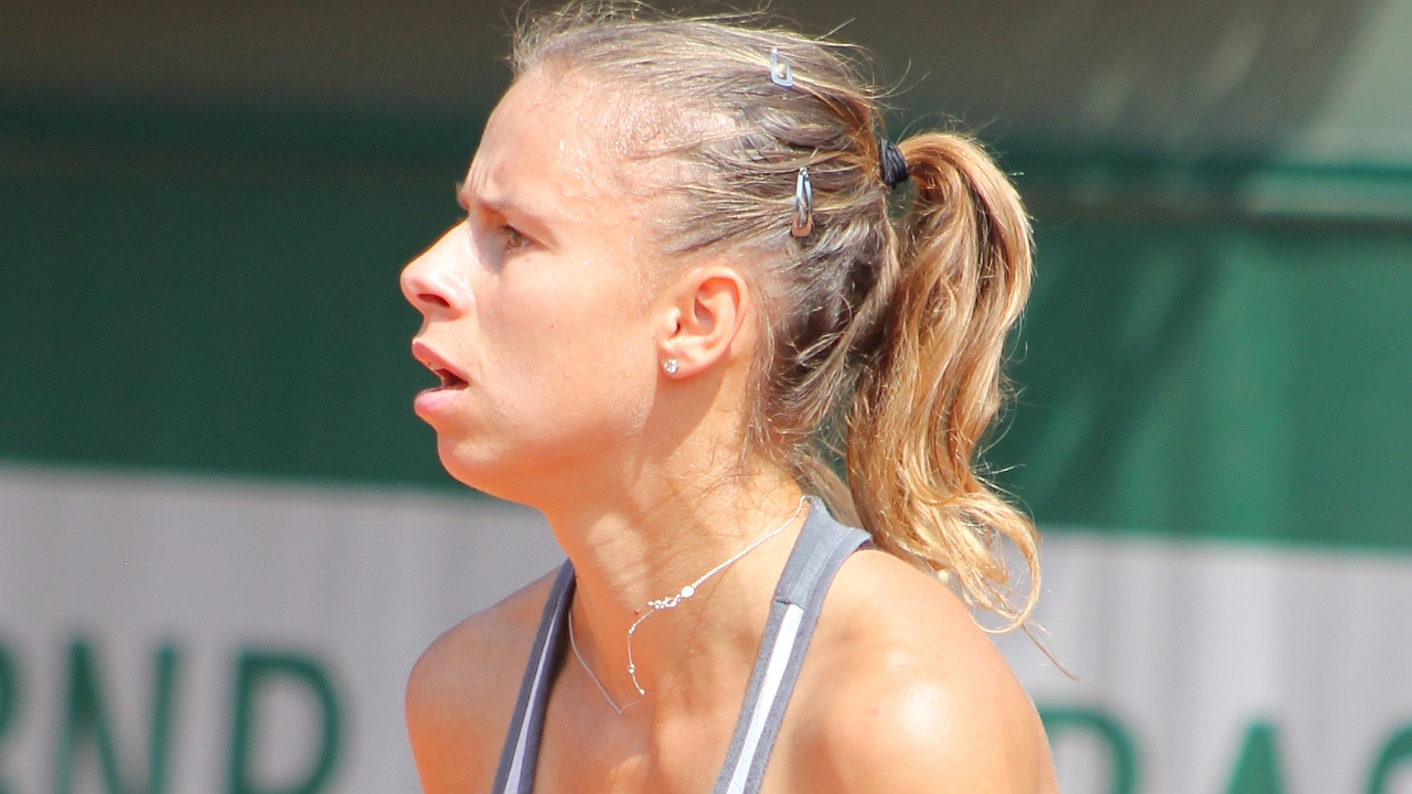 Magda Linette odpadła w pierwszej rundzie wielkoszlemowego turnieju tenisowego na paryskich kortach im. Rolanda Garrosa.