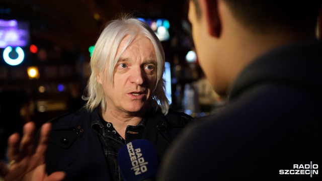 Neil Taylor zagrał we wtorek wieczorem charytatywnie w klubie Rocker. Fot. Konrad Nowak [Radio Szczecin] Koncert dla chorego Piotrusia. Potrzebna suma coraz bliżej [WIDEO, ZDJĘCIA]