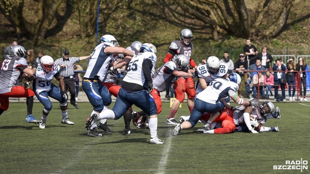 Husaria Szczecin (różowe spodenki) - Sharks Warszawa 24:6. Fot. Jarosław Gaszyński [Radio Szczecin] Husaria wygrywa w TopLidze [ZDJĘCIA]