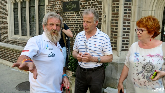 Aleksander Doba w Explorers Club w Nowym Jorku, w którym opowiadał o swojej wyprawie i pokazywał kajak. Fot. Piotr Sikora [Radio Szczecin] "Olo" już na wodzie. Kajak Aleksandra Doby zwodowany [WIDEO, DUŻO ZDJĘĆ]