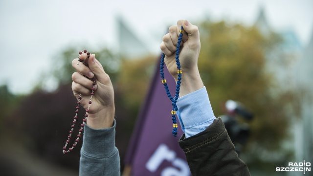 Czarny protest w Szczecinie. Manifestacja na pl. Solidarności. Fot. Olaf Nowicki [Radio Szczecin] "Nic o nas bez nas", czyli czarny protest w Szczecinie [WIDEO, ZDJĘCIA]