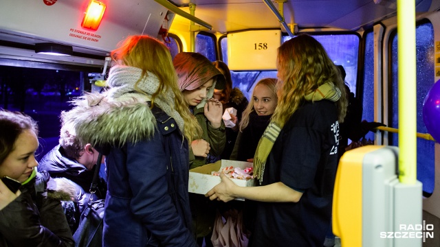 Regatowy tramwaj wyjechał na ulice Szczecina. Fot. Konrad Nowak [Radio Szczecin] Regatowy tramwaj wyjechał na ulice Szczecina [WIDEO, ZDJĘCIA]