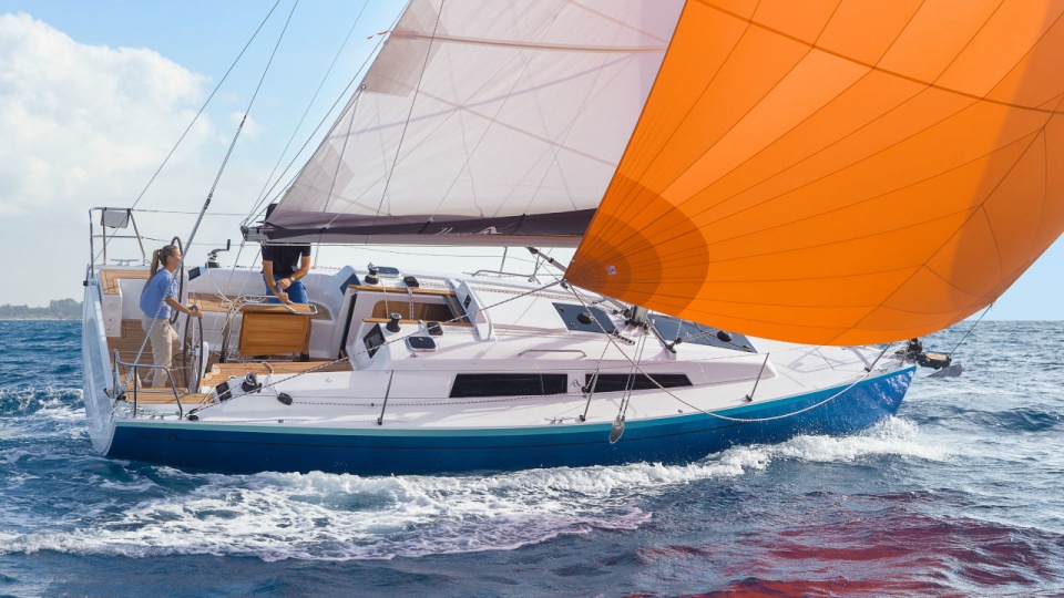 Żaglówka goleniowskiej firmy została "Europejskim jachtem roku 2016". Fot. hanseyachts.com