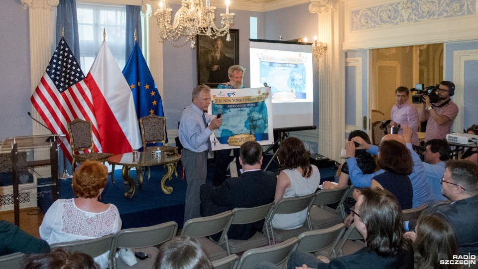 Prezentacja kajaka Aleksandra Doby w ambasadzie Polskiej w Waszyngtonie. Fot. Tomasz Chaciński [Radio Szczecin]