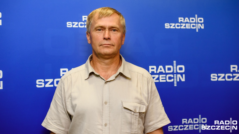 Tomasz Kaliszewski ze Szczecina inspiruje się wyczynami polickiego podróżnika, Aleksandra Doby. Fot. Konrad Nowak [Radio Szczecin]