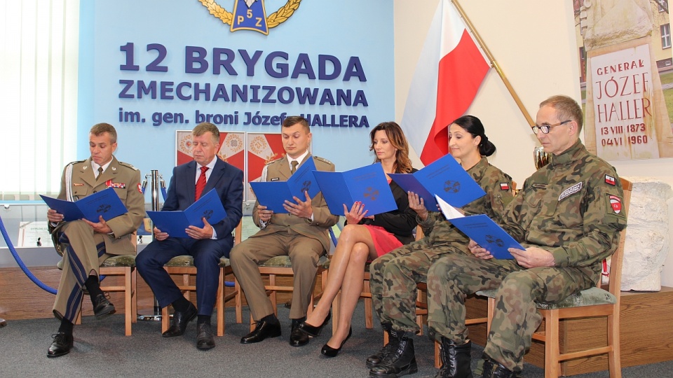 Żołnierze 12 BZ czytali Quo Vadis. Fot. Materiały 12 Brygady Zmechanizowanej