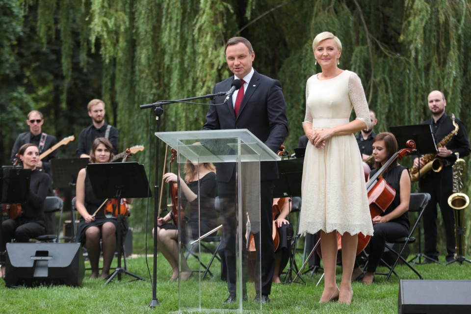 Tegoroczną edycję w warszawskim Ogrodzie Saskim rozpoczął prezydent Andrzej Duda wraz z małżonką Agatą Kornhauser-Dudą. Fot. Krzysztof Sitkowski / KPRP