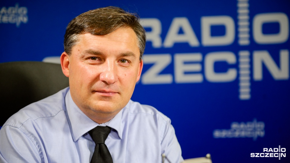 Sylwester Chruszcz w "Rozmowach pod krawatem". Fot. Konrad Nowak [Radio Szczecin]