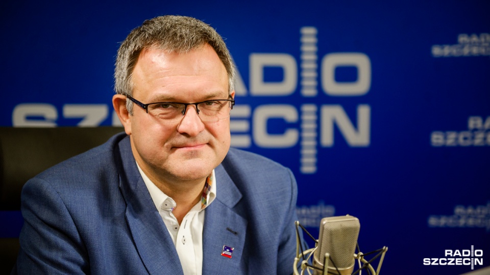 Krzysztof Soska w "Rozmowach pod krawatem". Fot. Konrad Nowak [Radio Szczecin]