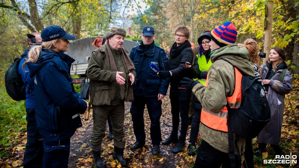 Obrońcy zwierząt przerwali polowanie myśliwym pod Kołbaskowem. Fot. Olaf Nowicki [Radio Szczecin]