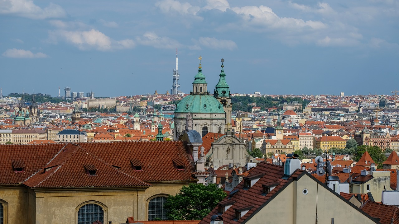 Dozbrajanie Ukrainy, wzmocnienie obrony powietrznej NATO i przygotowania do lipcowego szczytu w Waszyngtonie - to główne tematy spotkania ministrów spraw zagranicznych Sojuszu w Pradze.