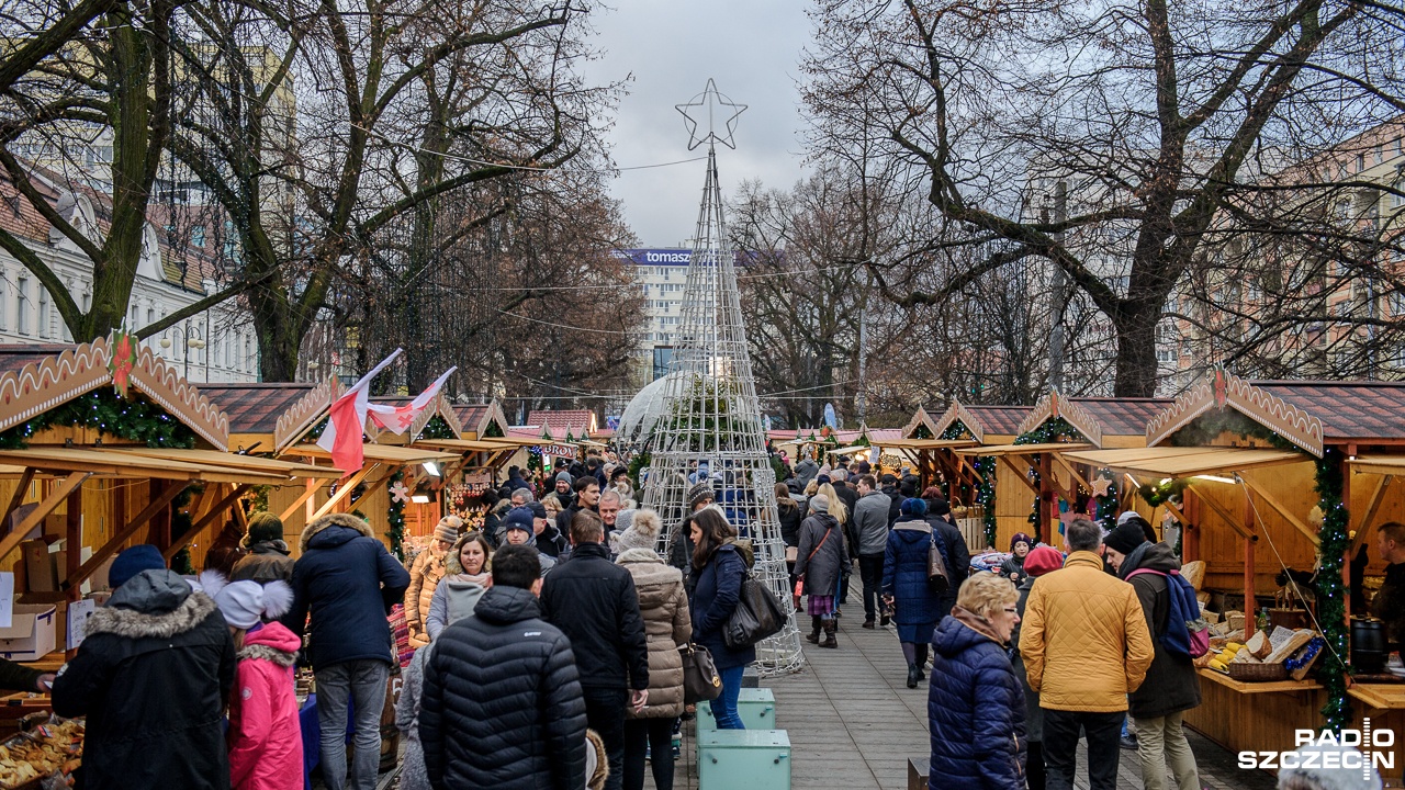 Mimo różnych zagrożeń na jarmarki jednak chodzimy