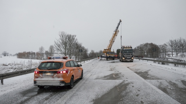 Na drodze doszło do wypadku. Jak informuje policja, zamknięty jest przejazd od Kołbaskowa w stronę Berlina. Fot. Piotr Sawiński [Radio Szczecin] Część niemieckiej autostrady znów była zamknięta [WIDEO, ZDJĘCIA, NOWE]