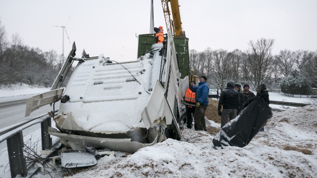 Na drodze doszło do wypadku. Jak informuje policja, zamknięty jest przejazd od Kołbaskowa w stronę Berlina. Fot. Piotr Sawiński [Radio Szczecin] Część niemieckiej autostrady znów była zamknięta [WIDEO, ZDJĘCIA, NOWE]