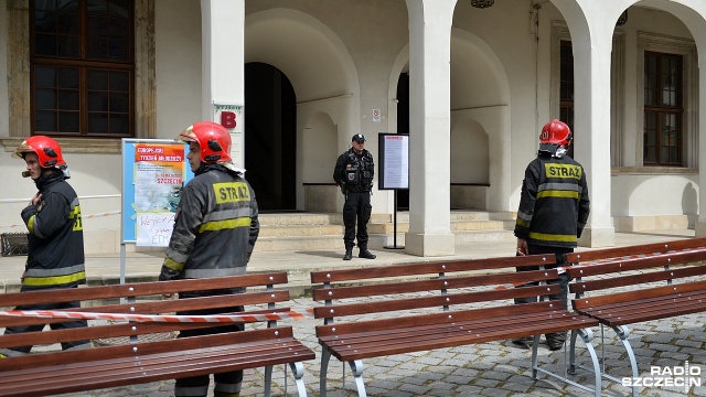 Fot. Łukasz Szełemej [Radio Szczecin] Szokujące fakty po zawaleniu się stropu w Zamku Książąt Pomorskich. W środku była wycieczka [WIDEO, ZDJĘCIA, NOWE]