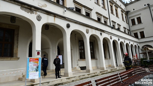 Fot. Łukasz Szełemej [Radio Szczecin] Szokujące fakty po zawaleniu się stropu w Zamku Książąt Pomorskich. W środku była wycieczka [WIDEO, ZDJĘCIA, NOWE]