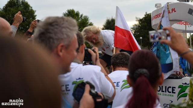 Najsłynniejszy polski kajakarz przepłynął ocean atlantycki szlakiem północnym, który uznawany jest za najtrudniejszy. Przez ponad 3 miesiące rejsu borykał się z wieloma trudnościami - silnym wiatrem, sztormami i awarią steru. Fot. Łukasz Szełemej [Radio S Aleksander Doba zacumował na dobre w rodzinnych Policach [ZDJĘCIA, WIDEO]