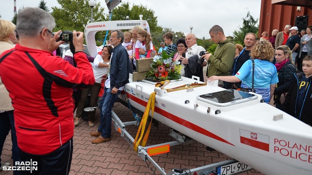 Najsłynniejszy polski kajakarz przepłynął ocean atlantycki szlakiem północnym, który uznawany jest za najtrudniejszy. Przez ponad 3 miesiące rejsu borykał się z wieloma trudnościami - silnym wiatrem, sztormami i awarią steru. Fot. Łukasz Szełemej [Radio S Aleksander Doba zacumował na dobre w rodzinnych Policach [ZDJĘCIA, WIDEO]