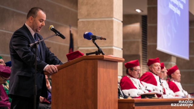 Uniwersytet Szczeciński oficjalnie zainaugurował kolejny rok akademicki. Fot. Weronika Łyczywek [Radio Szczecin] Tysiące studentów na US. Uniwerek zaczął nowy rok akademicki [ZDJĘCIA]