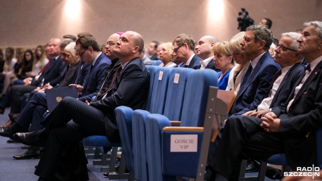 Uniwersytet Szczeciński oficjalnie zainaugurował kolejny rok akademicki. Fot. Weronika Łyczywek [Radio Szczecin] Tysiące studentów na US. Uniwerek zaczął nowy rok akademicki [ZDJĘCIA]