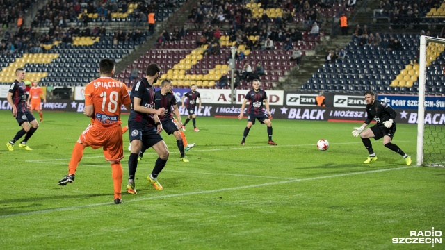 Piłkarze Pogoni przegrali na swoim stadionie z Bruk-Betem Termalica Nieciecza. Fot. Weronika Łyczywek [Radio Szczecin] Pogoń przegrywa z Bruk-Betem Termalicą Nieciecza (2-3) [WIDEO, ZDJĘCIA]