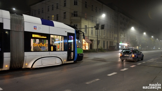 Tramwaje wróciły na ulicę Krzywoustego w Szczecinie. Fot. Łukasz Szełemej [Radio Szczecin] Koniec remontu. Tramwaje znów na Krzywoustego [WIDEO, ZDJĘCIA]