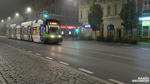 Tramwaje wróciły na ulicę Krzywoustego w Szczecinie. Fot. Łukasz Szełemej [Radio Szczecin] Koniec remontu. Tramwaje znów na Krzywoustego [WIDEO, ZDJĘCIA]