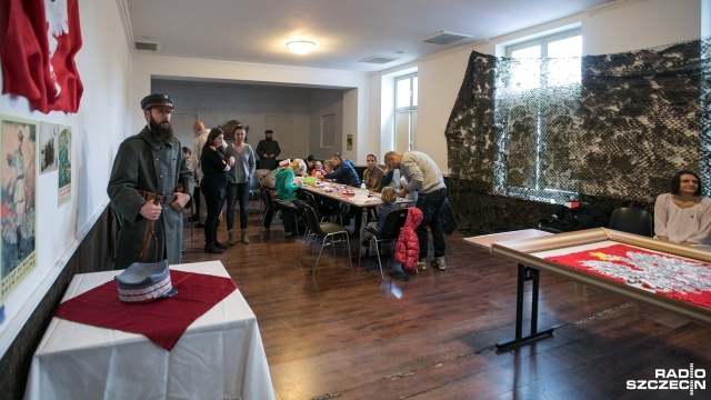 Warsztaty dla dzieci w Narodowe Święto Niepodległości. Fot. Weronika Łyczywek [Radio Szczecin] Patriotyczna zabawa dzieci na Narodowe Święto Niepodległości [ZDJĘCIA]
