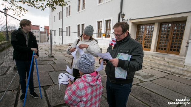 Historyczny Bieg Rodzinny "Mama, Tata i ja" odbył się w sobotę w Szczecinie. Fot. Weronika Łyczywek [Radio Szczecin] Jak Polacy odzyskali niepodległość. Historyczna gra na Zamku [ZDJĘCIA]