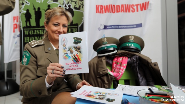 Akcja "Przelewamy krew dla Niepodległej" w Szczecinie. Fot. Weronika Łyczywek [Radio Szczecin] "To niewiele, a może komuś pomóc". Szczecinianie oddawali krew [ZDJĘCIA]