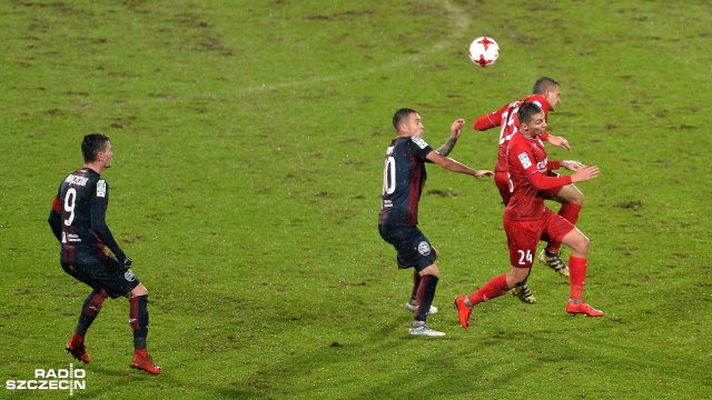 Pogoń Szczecin - Piast Gliwice 2:2. Fot. Łukasz Szełemej [Radio Szczecin] Pogoń wciąż bez zwycięstwa. Remis na Twardowskiego [WIDEO, ZDJĘCIA]