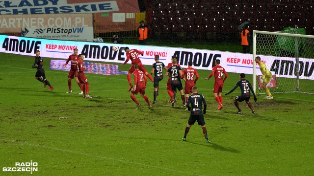 Pogoń Szczecin - Piast Gliwice 2:2. Fot. Łukasz Szełemej [Radio Szczecin] Pogoń wciąż bez zwycięstwa. Remis na Twardowskiego [WIDEO, ZDJĘCIA]