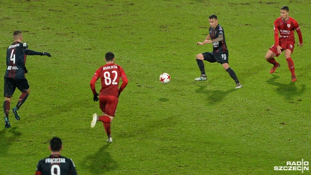 Pogoń Szczecin - Piast Gliwice 2:2. Fot. Łukasz Szełemej [Radio Szczecin] Pogoń wciąż bez zwycięstwa. Remis na Twardowskiego [WIDEO, ZDJĘCIA]