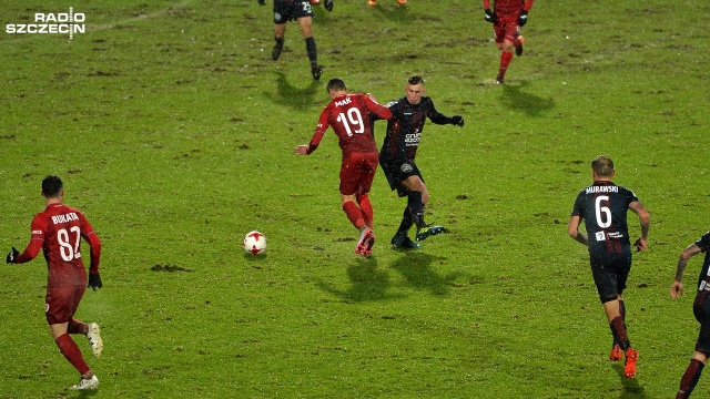 Pogoń Szczecin - Piast Gliwice 2:2. Fot. Łukasz Szełemej [Radio Szczecin] Pogoń wciąż bez zwycięstwa. Remis na Twardowskiego [WIDEO, ZDJĘCIA]
