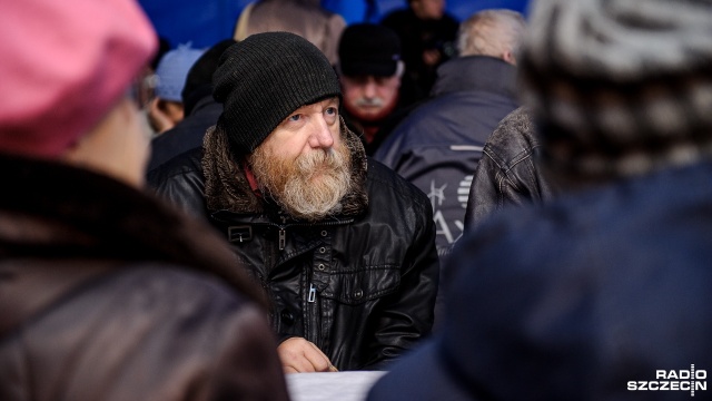 Wigilia dla samotnych i potrzebujących przy szczecińskiej katedrze. Fot. Olaf Nowicki [Radio Szczecin] Samotni i potrzebujący spotkali się na Wigilii [ZDJĘCIA]