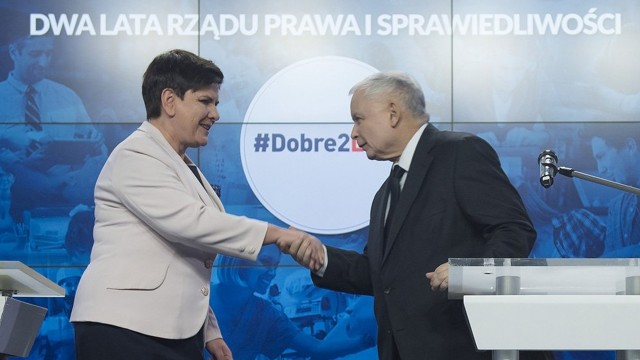 Dwa lata rządów PiS. Premier i prezes partii podsumowują [WIDEO]