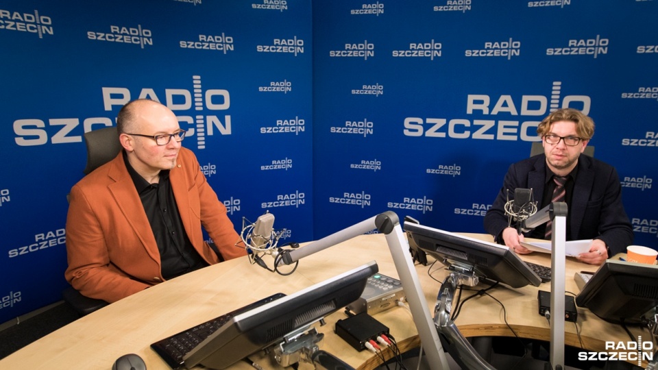 Waldemar Kulpa w "Rozmowach pod krawatem". Fot. Weronika Łyczywek [Radio Szczecin]